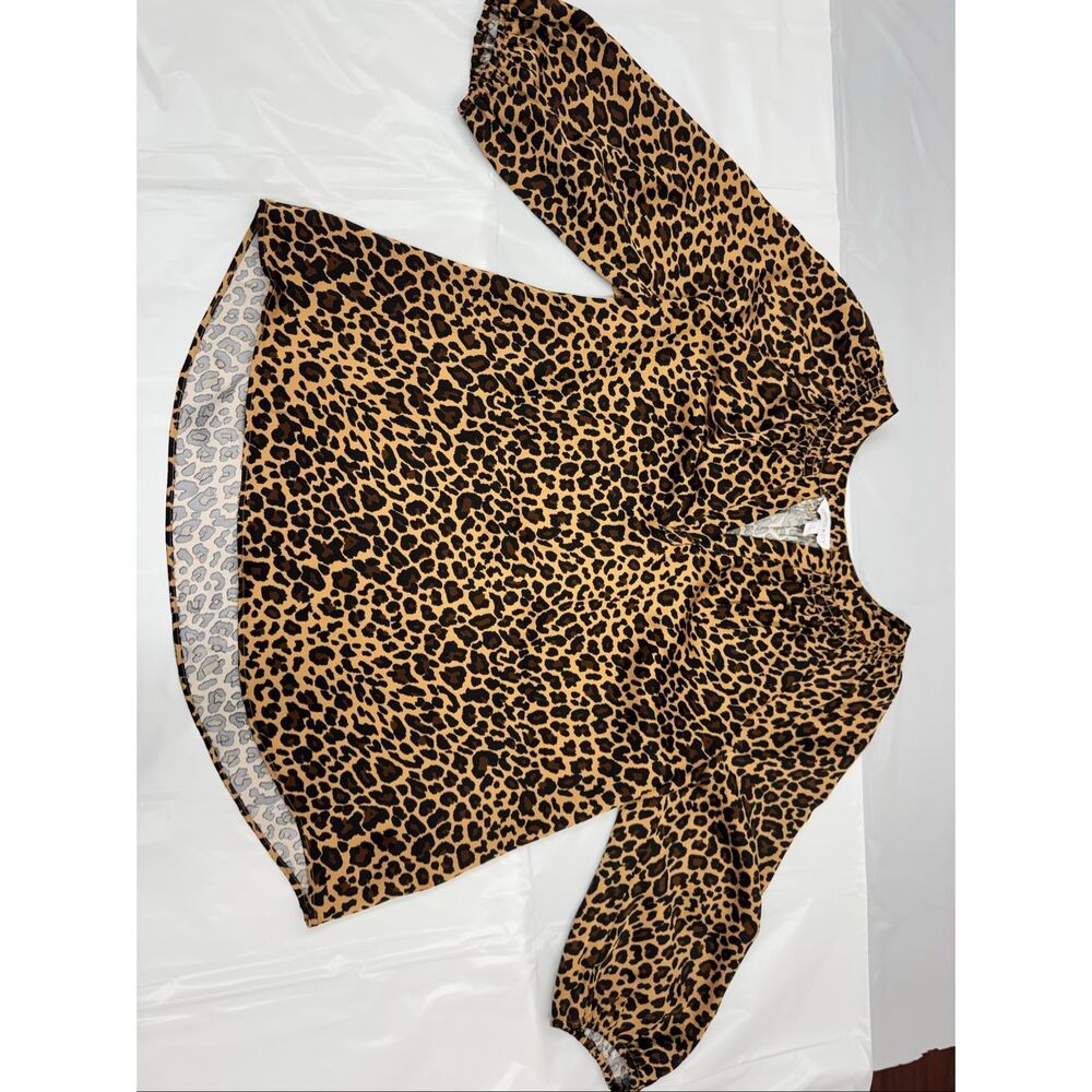 Crown & Ivy Leopard Print V-Neck Blouse with 3/4 Sleeves Size Small